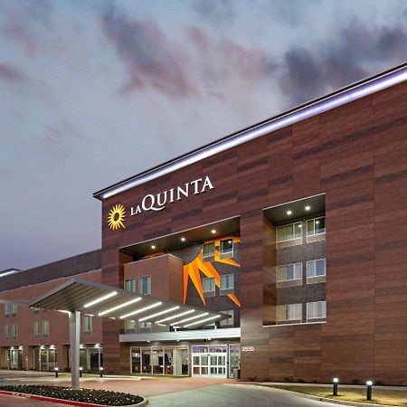 La Quinta Inn & Suites Dfw West-Glade-Parks Euless Exterior photo