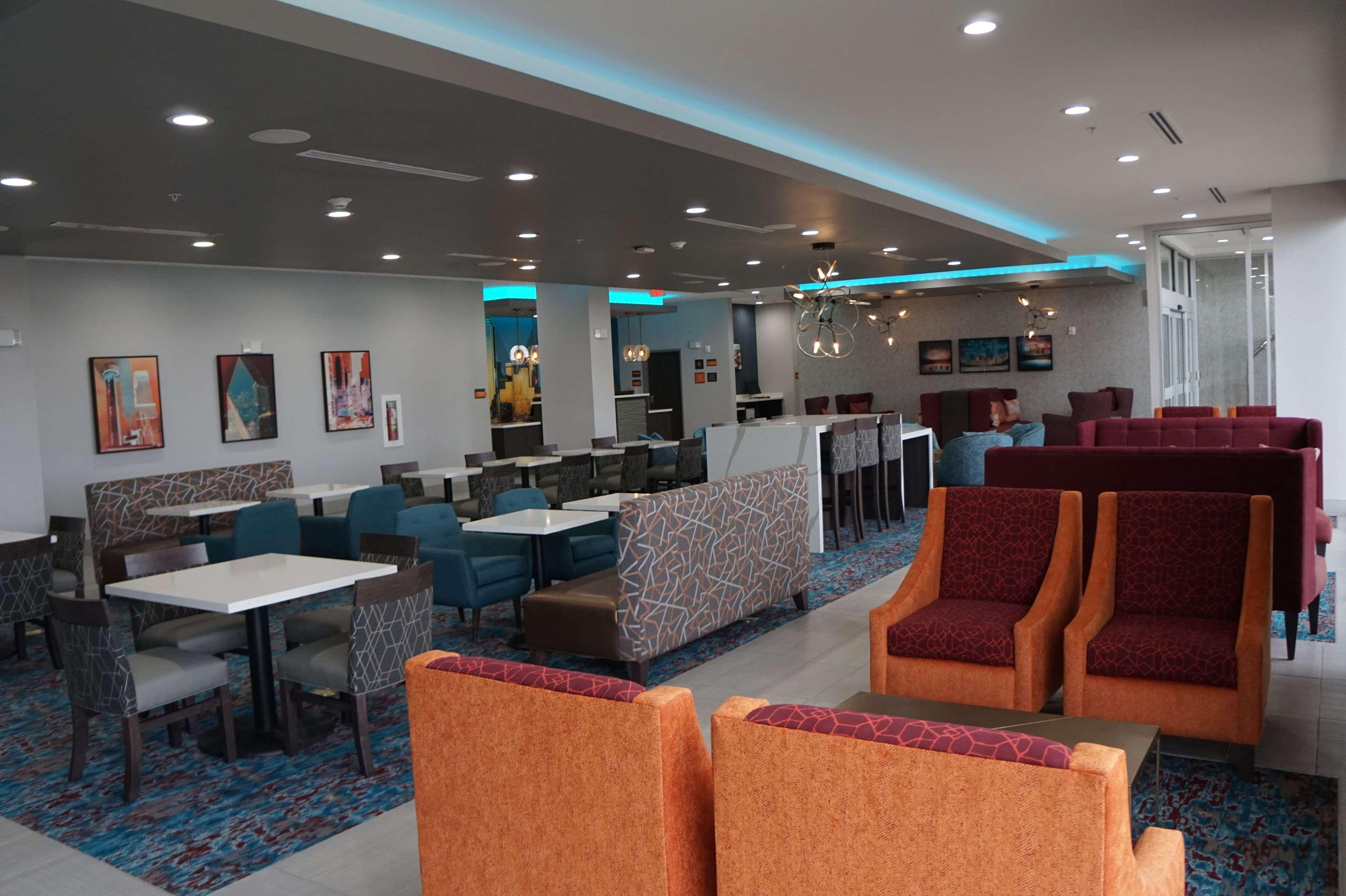 La Quinta Inn & Suites Dfw West-Glade-Parks Euless Exterior photo