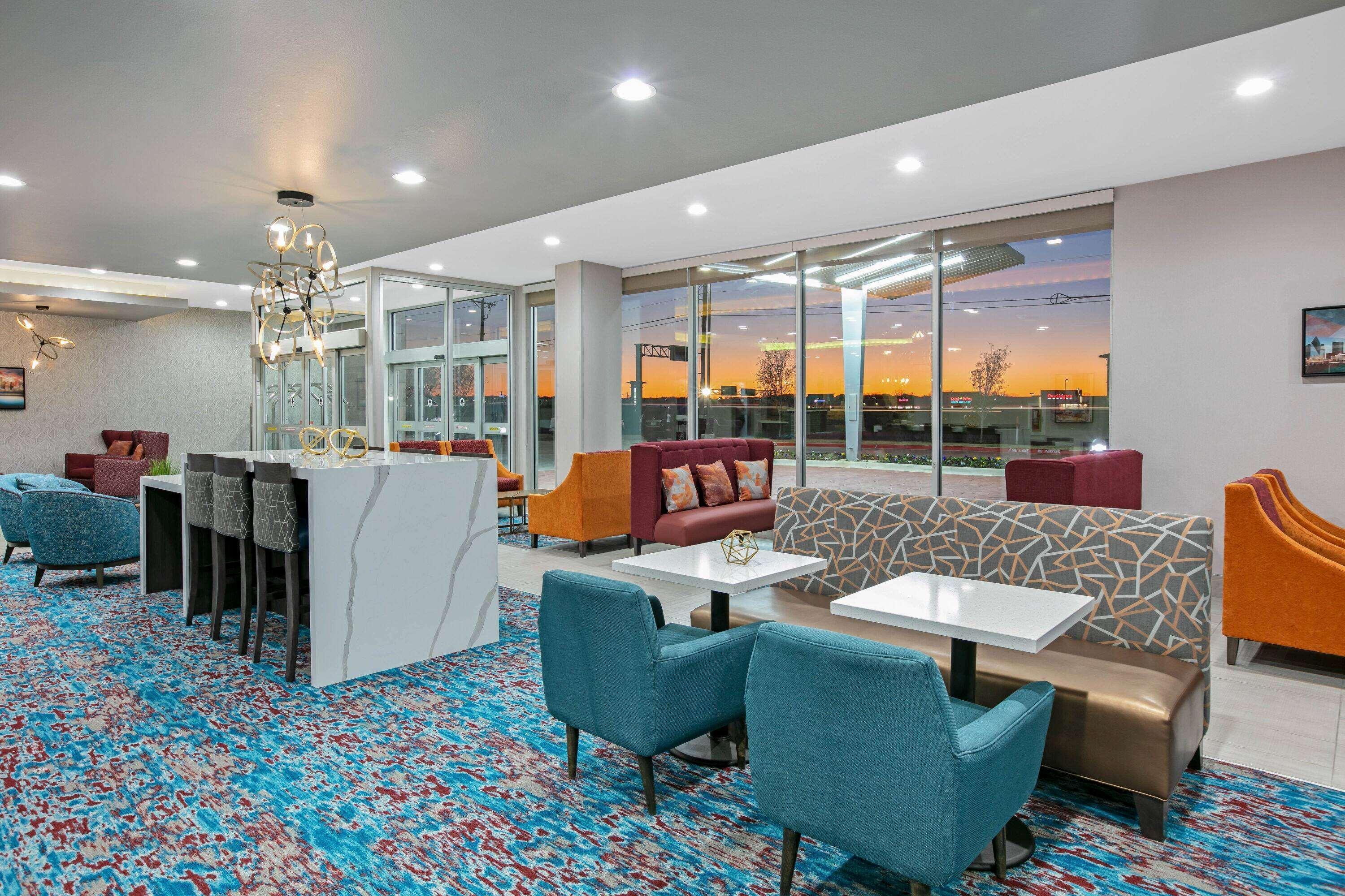 La Quinta Inn & Suites Dfw West-Glade-Parks Euless Exterior photo