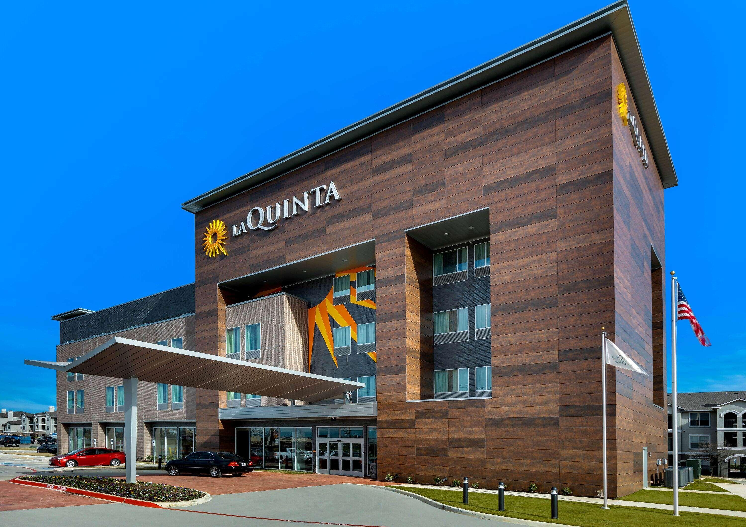 La Quinta Inn & Suites Dfw West-Glade-Parks Euless Exterior photo